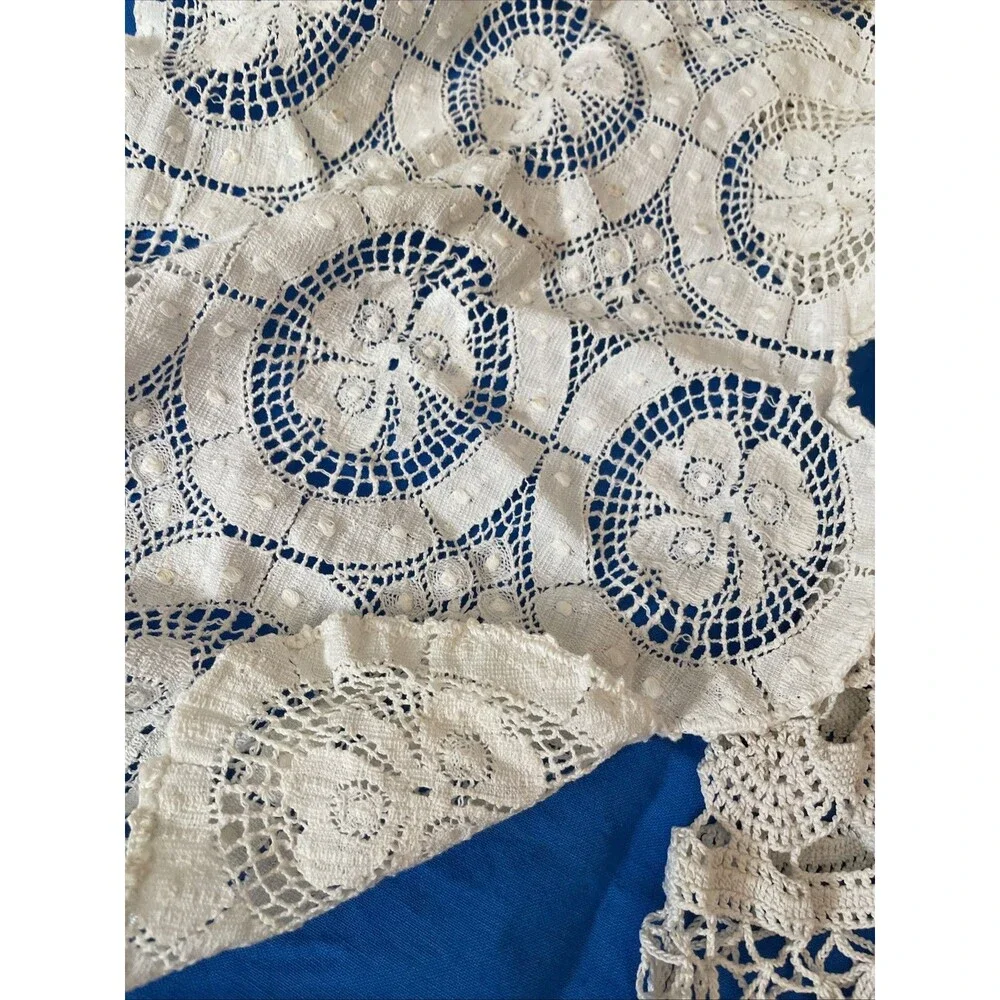 Vintage Cutter Linens Tablecloths, Runners, Doilies For Crafts Embroidered
